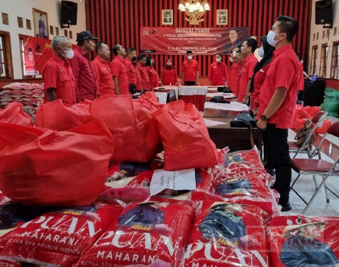 DPC PDI Perjuangan Blora Salurkan Bantuan Beras Mbak Puan