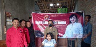 DPC PDI Perjuangan Grobogan Serahkan Bantuan Kursi Roda dari Mbak Casytha