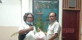 Momen Hari Paskah, Agung Satria Bagikan Paket Sembako