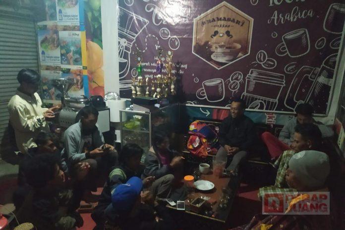 Jalin Komunikasi, Purwono Ngopi Bareng Pemuda Pejawaran