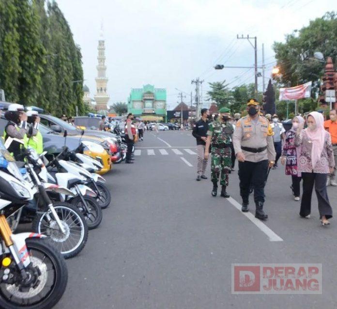 Jelang Lebaran, Bupati Tiwi Pimpin Apel Gelar Pasukan Operasi Ketupat Candi 2022