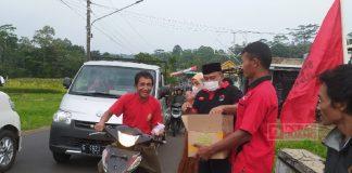 Junaedi Semarakkan Ramadhan dengan Berbagi ke Warga