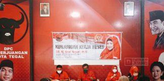 Serahkan Paket Beras dan Bingkisan Lebaran, Dewi Aryani juga Minta Mesin Partai Bergerak Penuh