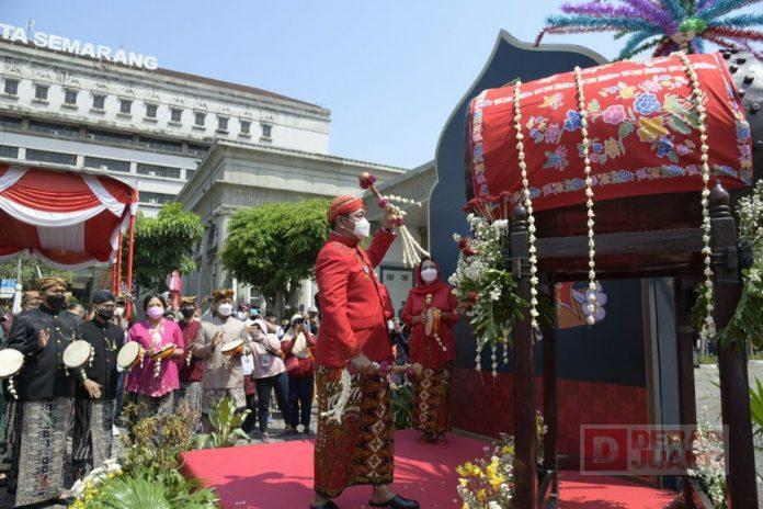 Mas Hendi Tabuh Bedug, Dugderan Kembali Terlaksana Tanpa Arak-arakan