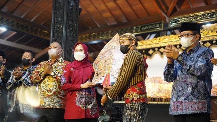 Mbak Eisti Sebagai Malam Rawat Kebudayaan Luhur Bangsa