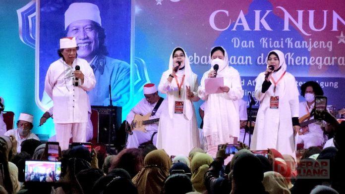 Mbak Puan Ikut Bersenandung Lagu Daerah saat Acara Sinau Bareng Cak Nun