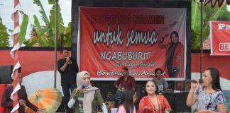 Ngamen Bareng Seniman Cilacap, Anggit: Seniman Adalah Suara Rakyat