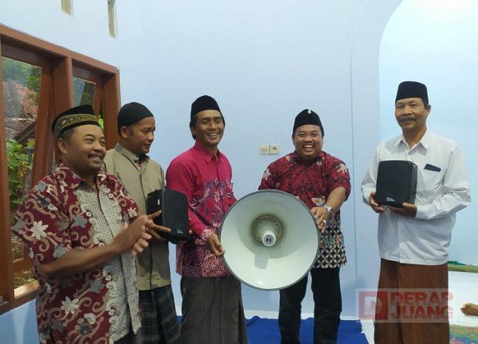 Penuhi Harapan Warga Medono, Ridwan Berikan Bantuan Pengeras Suara