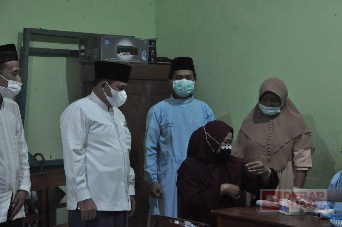 Percepatan Vaksinasi, Pemkab Semarang Layani Vaksin di Sela Shalat Tarawih