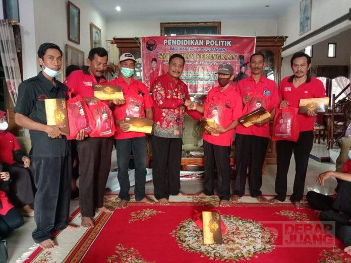 Perkuat Spirit Ramadhan, Banteng Dapil 3 Demak Bagikan Ribuan Paket Idul Fitri