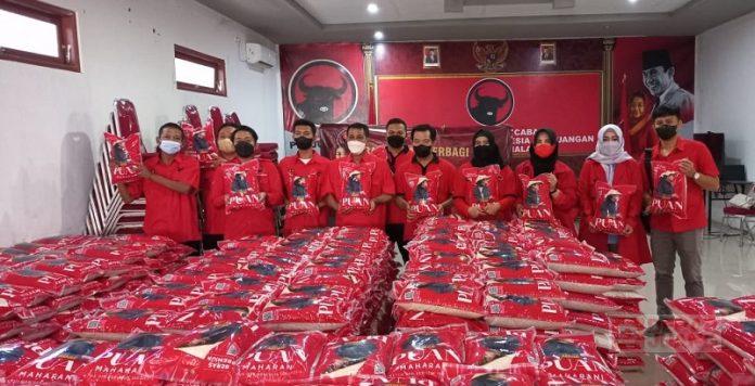 Puan Maharani Gelontorkan Lebih 40 Ton Beras untuk Warga Pemalang