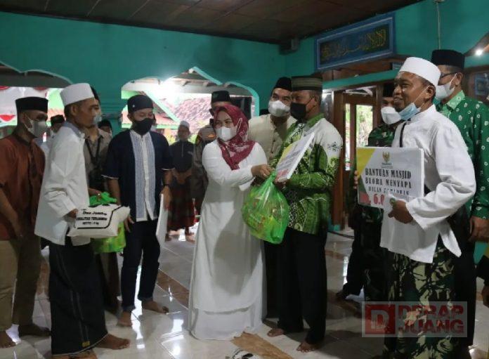 Safari Ramadhan, Mbak Etik Sampaikan Komitmen Infrastruktur Blora Selatan
