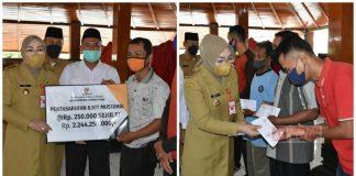 Sri Sumarni Tasyarufkan 8.977 Mustahik dari Baznas Grobogan