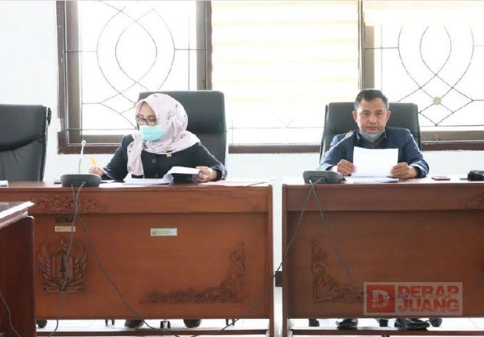 Sumar Rosul Pimpin Rapat Bahas Raperda Keolahragaan