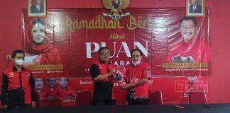 Sunarna Bagikan Beras Mbak Puan di Banyumas