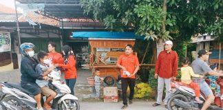 Triono Bersama Kader Partai dan Relawan Berbagi Takjil untuk Pengguna Jalan