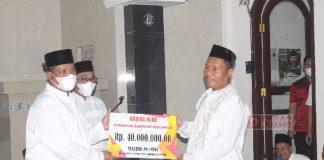 Riswadi Salurkan Bantuan Rehap Masjid dan Ajak Warga Bervaksin Booster