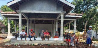 Mulyadi Wujudkan Gotong Royong Membangun Balai Dusun
