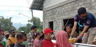 Bambang Sadriyanto Bagikan 300 Liter Minyak Goreng Gratis