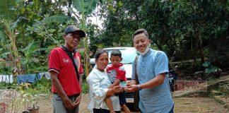 Erik Dampingi Berobat Anak Penderita Cerebral Palsy