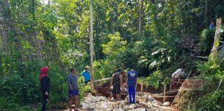 Sri Rejeki Bersama Masyarakat Perbaiki Lapangan Bola Voli