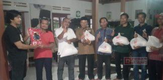 Sugeng Wibawa Bagikan Paket Sembako di Dapil Satu Kebumen