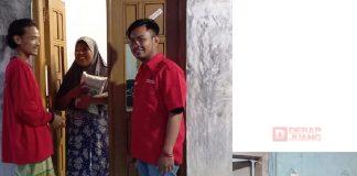 Ngabuburit Asik, Sachrul Bagikan Beras untuk Warga Jenggot