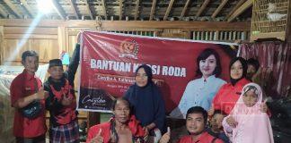 Banteng Ngroto Serahkan Kursi Roda kepada Ketua Ranting Pertama di Desa Ngroto