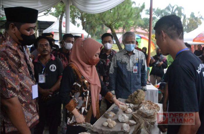 Bupati Tiwi Kontes Batu Klawing Berpotensi Jadi Event Nasional