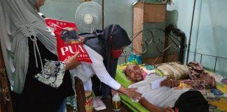 Dewi Aryani Jenguk Pengurus Ranting Partai Desa Tonggara yang Lumpuh Total