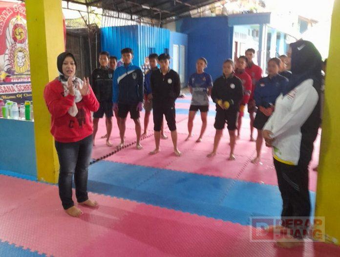 Dhini Beri Dukungan Atlet Sasana Schreuder Kota Salatiga