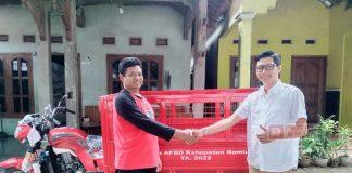 Donny Salurkan Bantuan Kendaraan Roda 3 Untuk Kelompok Tani Kedungrejo