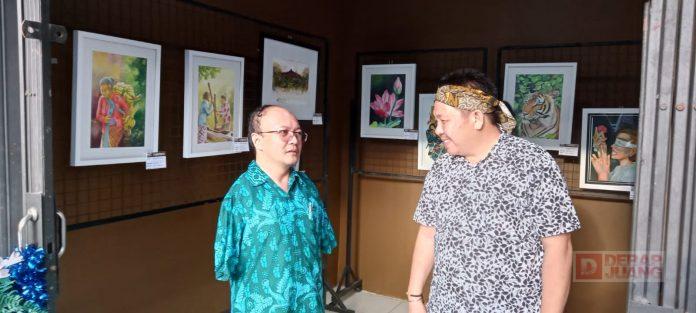 Hadiri Pameran, Bung Dance Apresiasi Pelukis Kaki Asal Salatiga(2)