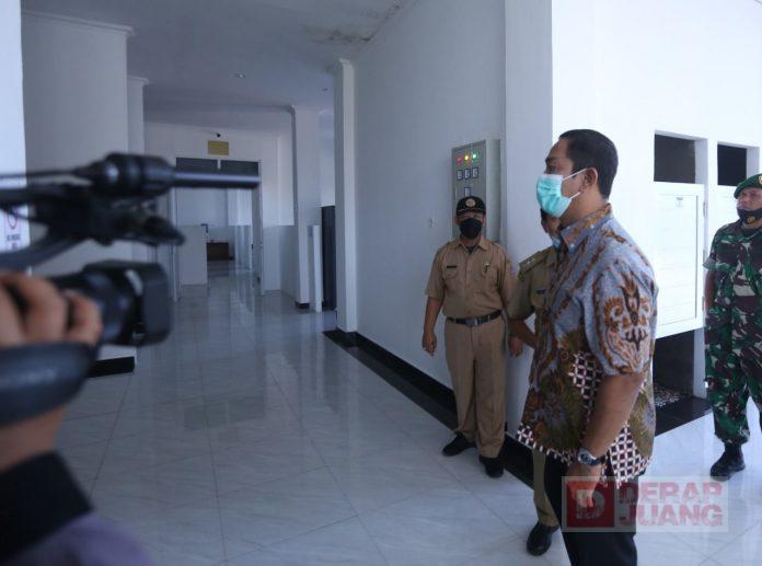 Hari Pertama Masuk Kerja, Mas Hendi Pastikan Tidak Ada ASN yang Membolos(2)