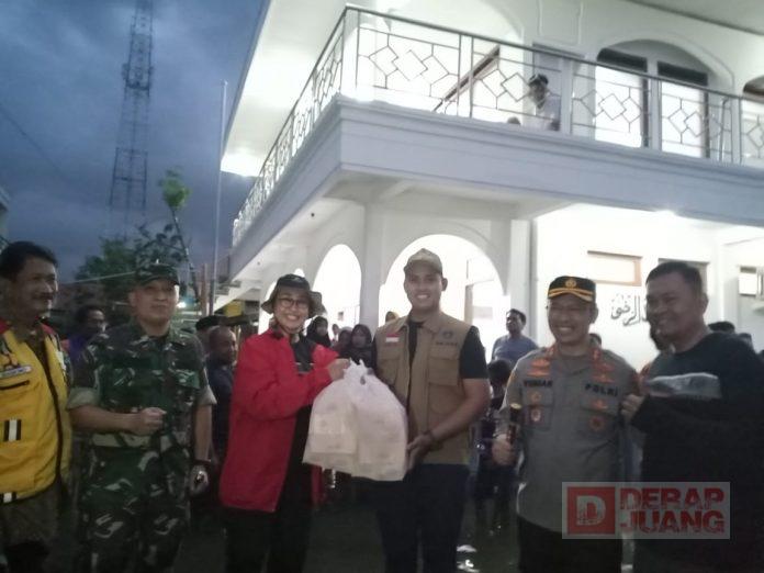 Marya Ulfah Tinjau Tanah Kelahiran yang Kebanjiran