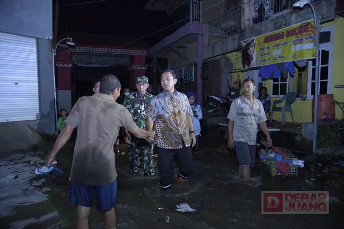 Mas Hendi Terjun Langsung Tangani Tanggul Jebol Akibat ROB