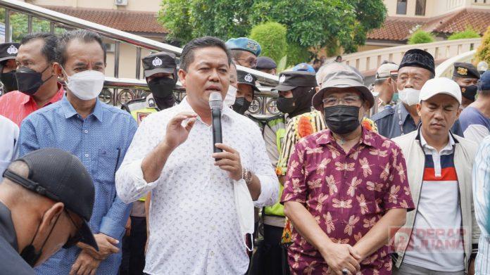 Temui Demonstran, Ali Badrudin Siap Kawal Aspirasi Nelayan Juwana