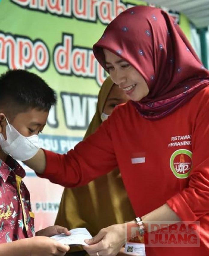 Wabup Rista Apresiasi Paguyuban Warga Puring yang Gelar Santunan Anak Yatim Piatu dan Dhuafa (2)