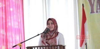 Sri Mulyani Serahkan Sertifikat Tanah Kepada Yayasan