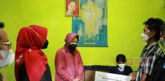 Sri Mulyani Dampingi Penyerahan Bantuan dari Mensos