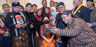 Audiensi dengan Pelestari Budaya, Puan Dukung Terbitnya Perda Adat Desa