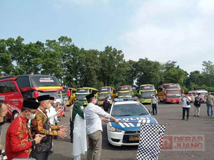Bupati Husein Lepas 365 Calon Jamaah Haji dari Banyumas