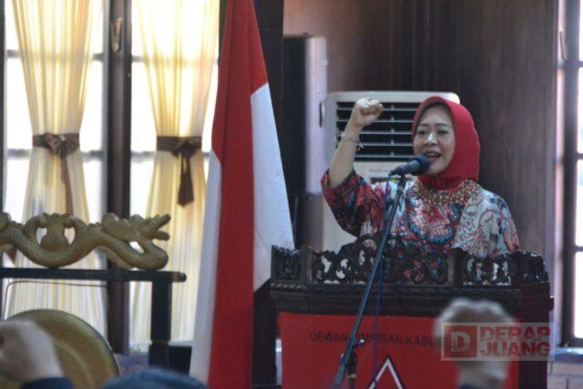 Bupati Tiwi Marhaenisme Sangat Relevan Untuk Perangi Kebodohan dan Kemiskinan