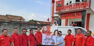 DPC PDI Perjuangan Pati Terima Mobil Ambulan dari Evita Nursanty