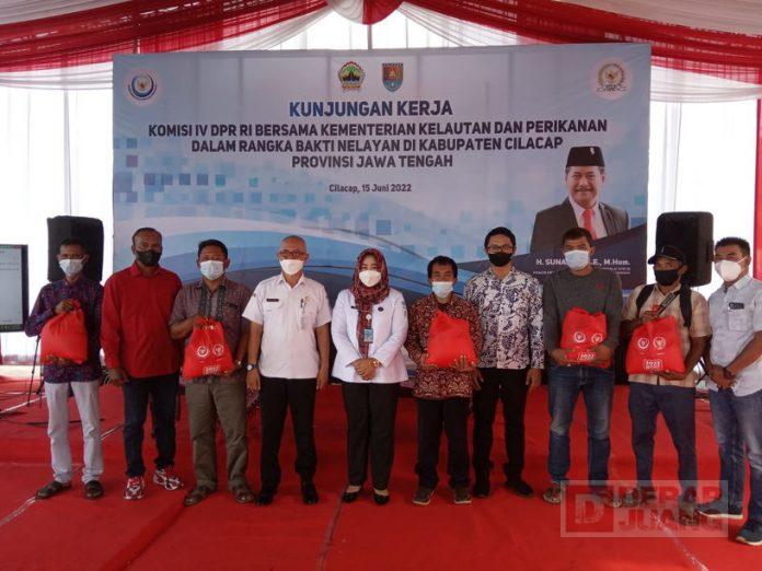 Dalam Rangka Bakti Nelayan, Sunarna Nelayan Cilacap Harus Bangkit