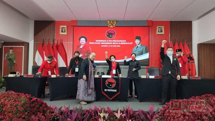 Di Depan Bu Mega Dan Peserta Rakernas, MURI Anugerahkan Penghargaan