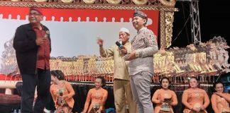 Duet Andang dan Aa Ipunk, Kompak Hadiri Wayangan Sedekah Bumi