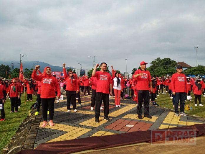 Gebyar SICITA PDI Perjuangan Banjarnegara Merahkan Alun-alun