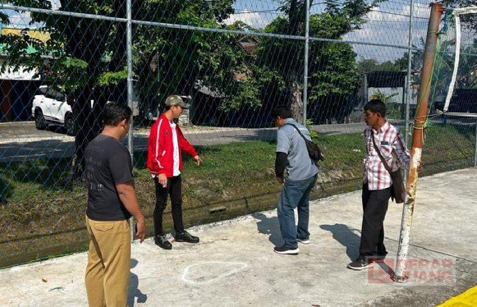 Kresna Salurkan Bantuan Fasilitas Penerangan Penunjang Aktivitas Olahraga di Tambirejo