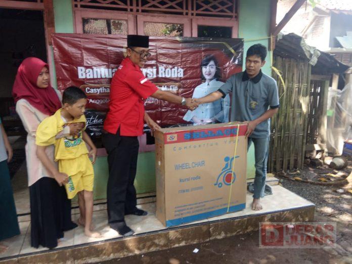 Momentum Harlah Pancasila, Anang Serahkan Bantuan Kursi Roda dan 20 Sak Semen